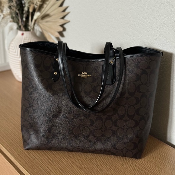 Coach Handbags - City Tote Bag In Signature Canvas - reversible